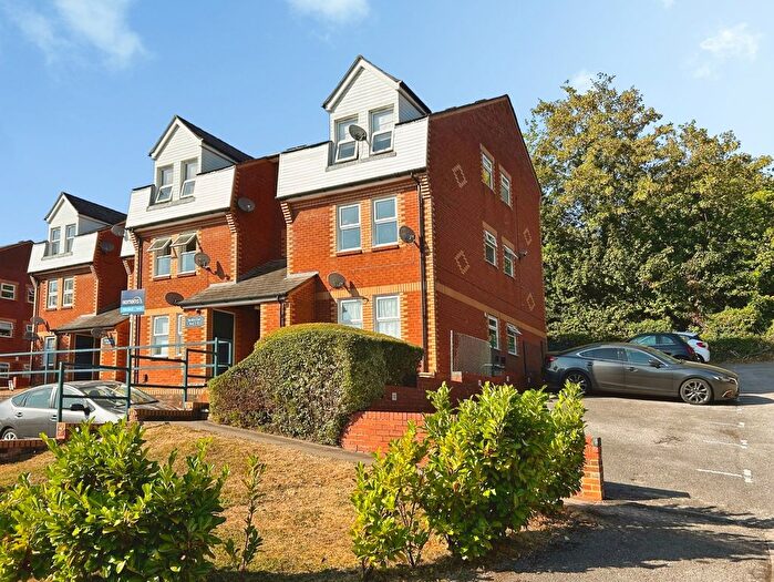 1 Bedroom Flat For Sale In Birches Rise, West Wycombe Road, High Wycombe, HP12