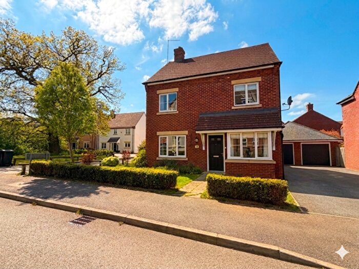 4 Bedroom Detached House For Sale In Claydon Road Daventry Northamptonshire, NN11