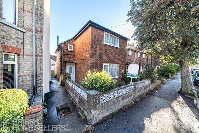 3 Bedroom End Terrace House For Sale In Warren Road, Folkestone, Kent, CT19