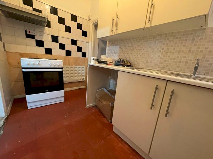 3 Bedroom Flat To Rent In Cambridge Road, Norbiton, Kingston Upon Thames KT1