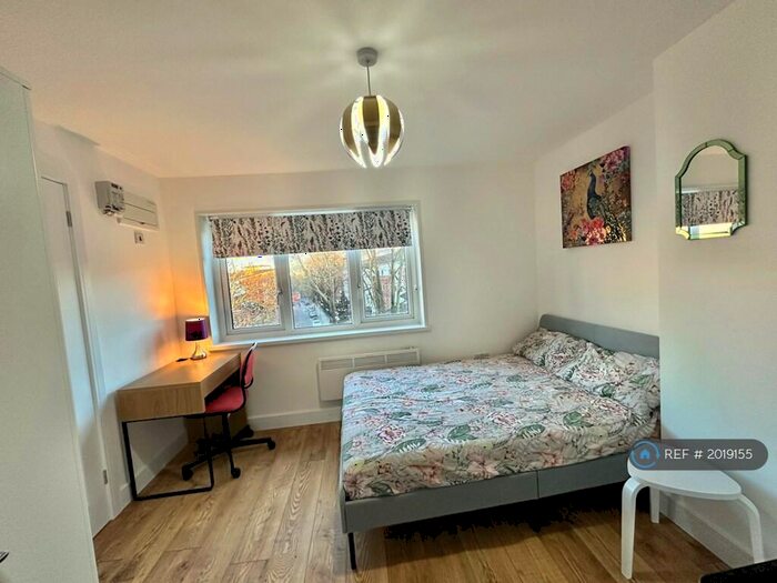 Studio To Rent In London, London, N1