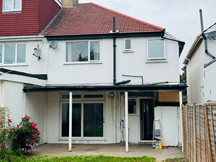 4 Bedroom Flat To Rent In Briar Avenue, London, SW16