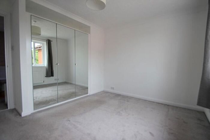 1 Bedroom Flat To Rent In St. Annes Mount, Redhill, RH1