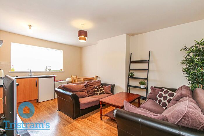 2 Bedroom Flat To Rent In Bramcote Avenue, Beeston, NG9