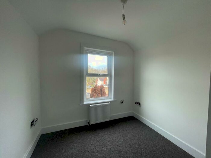 2 Bedroom Apartment To Rent In Winchester Road, Southampton, SO16