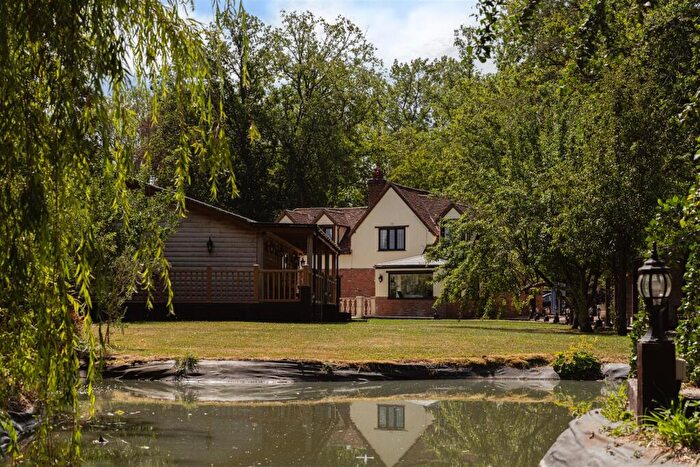 5 Bedroom Detached House For Sale In Charlwood Road, Horley, RH6