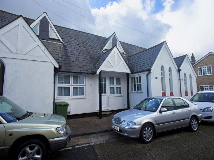 1 Bedroom Flat To Rent In Chapel Court, West Wickham, BR4