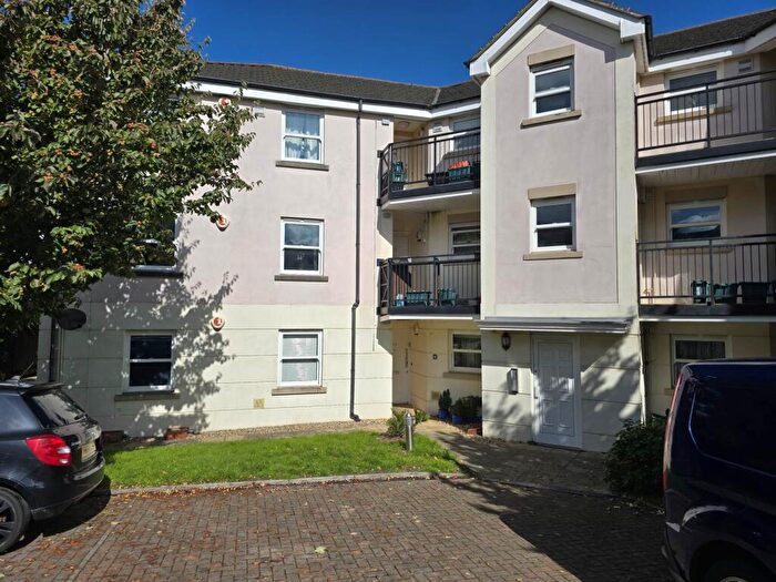 2 Bedroom Flat For Sale In Union Close, Bideford, EX39