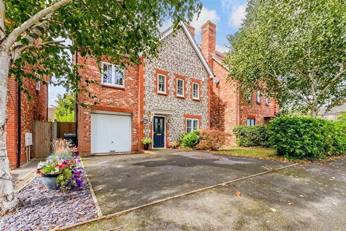 6 Bedroom Detached House For Sale In Darenth Park Avenue, Dartford, Kent, DA2