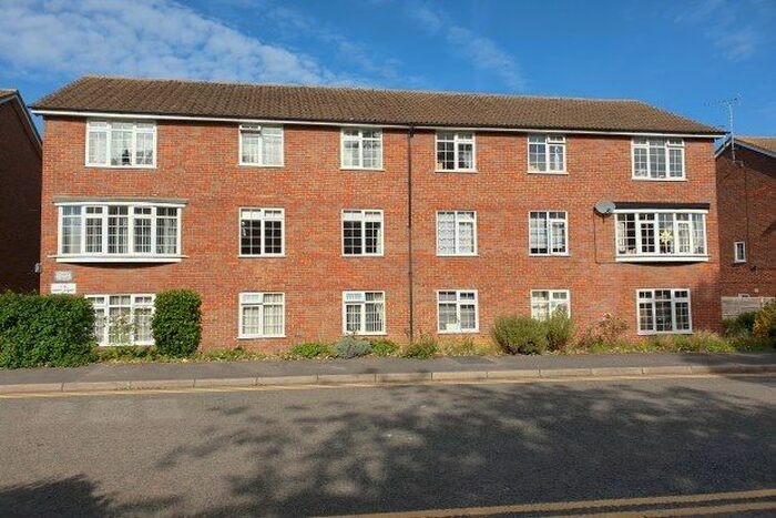 2 Bedroom Flat To Rent In Croft Road, Aylesbury, HP21