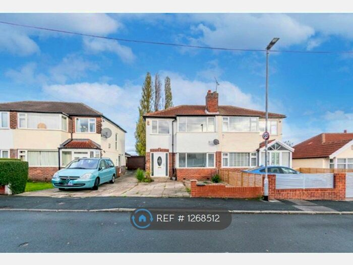 3 Bedroom Semi-Detached House To Rent In Southleigh Drive, Leeds LS11