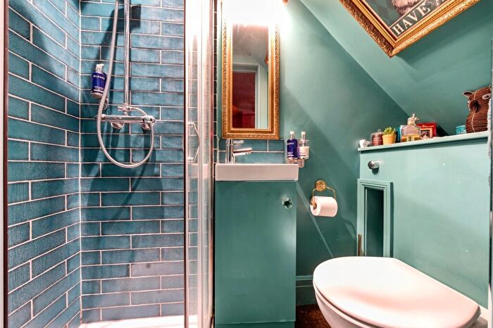 2 Bedroom Cottage To Rent In Summer Hill Chislehurst, BR7