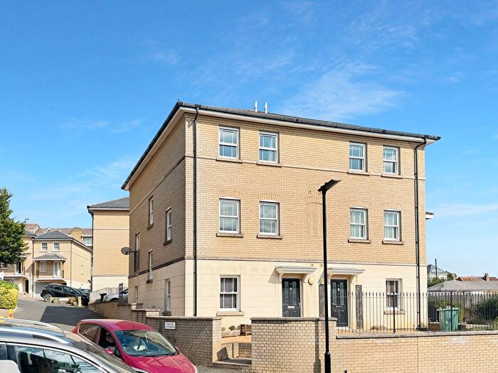 4 Bedroom Semi-Detached House For Sale In Denmark Road, Cowes, PO31