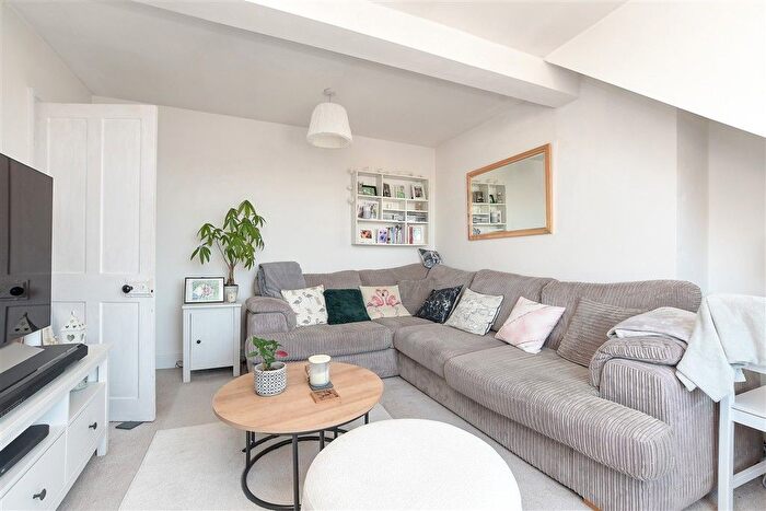 1 Bedroom Flat For Sale In Bedford Road, Horsham, West Sussex, RH13