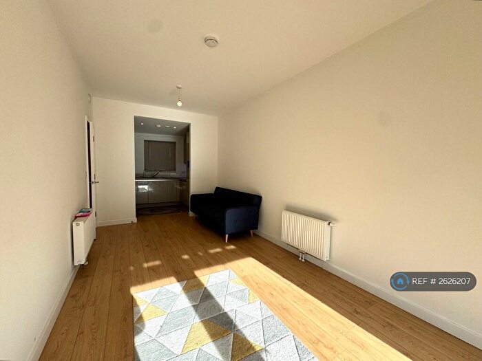 1 Bedroom Flat To Rent In Lariat Court, Barking, IG11