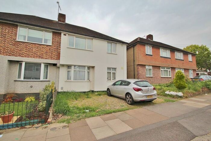 2 Bedroom Maisonette To Rent In Brunswick Gardens, Barkingside, IG6