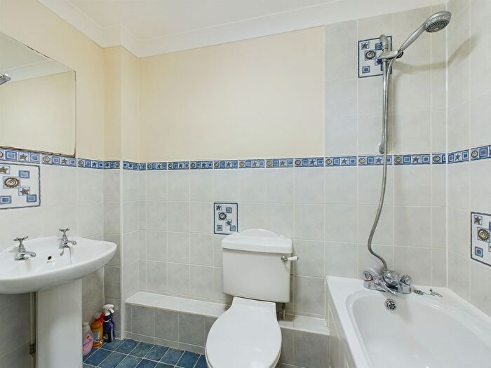 2 Bedroom End Of Terrace House To Rent In Blackbridge Lane, Horsham, West Sussex, RH12