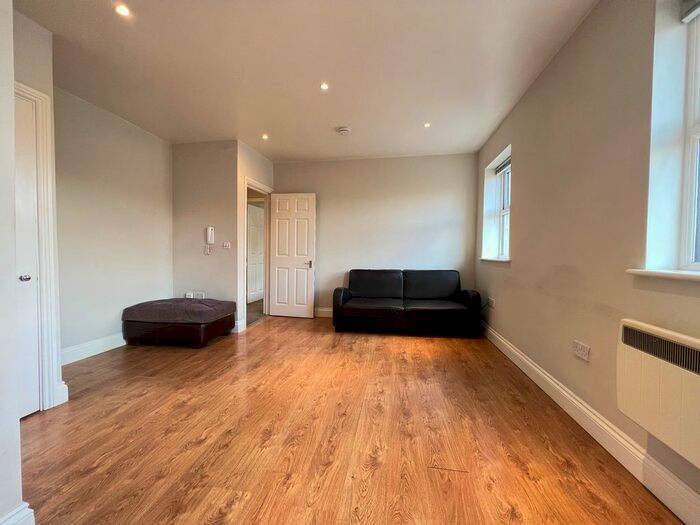 1 Bedroom Flat To Rent In Green Street, Enfield, EN3