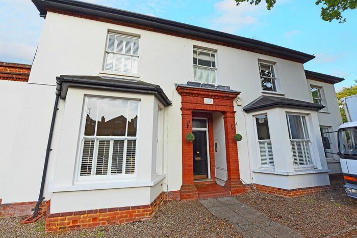 2 Bedroom Flat To Rent In Berrylands Road, Berrylands, Surbiton, KT5