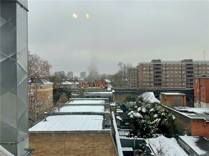 Studio To Rent In Walworth Road, London, SE17