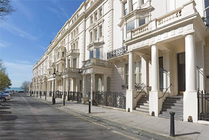 2 Bedroom Flat To Rent In Palmeira Square, Hove, BN3