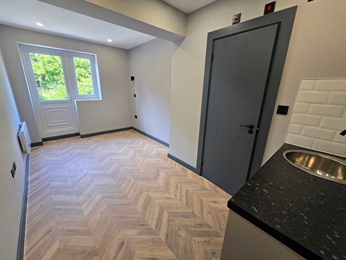 Studio To Rent In Halsbury Road West, Northolt, UB5