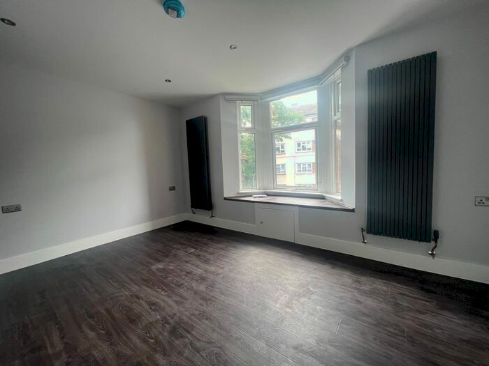 3 Bedroom Flat To Rent In Katherine Road, East Ham, London, E6