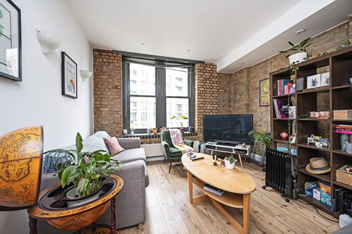 2 Bedroom Flat To Rent In Gowers Walk, Aldgate, London, E1