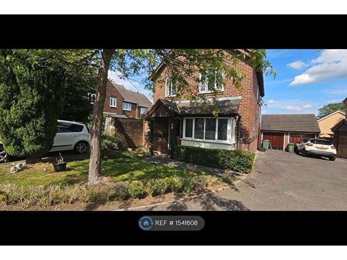 3 Bedroom Detached House To Rent In Chiddingstone Close, Sutton, SM2