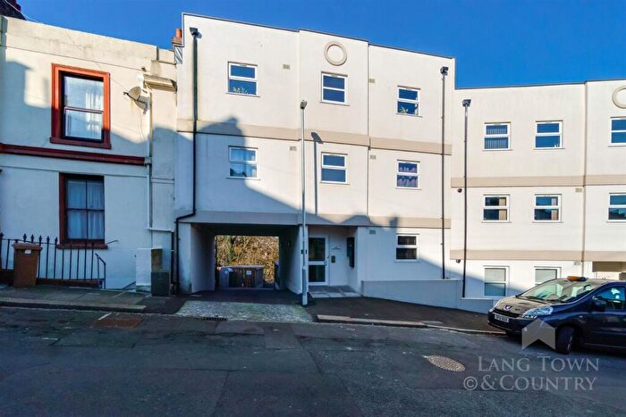 1 Bedroom Apartment To Rent In Arundel Crescent, Plymouth, PL1