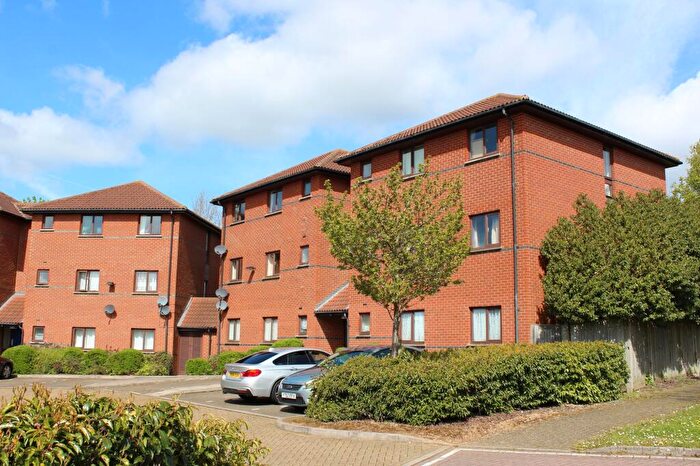 2 Bedroom Flat To Rent In Alderney Place, Shenley Brook End, MK5
