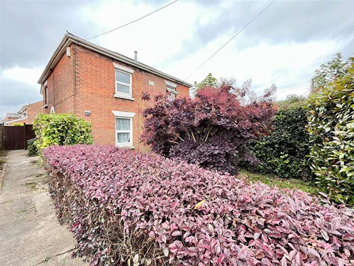 3 Bedroom Semi-detached House To Rent In Portsmouth Road, Southampton, SO19