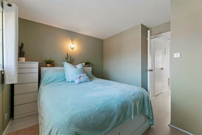 2 Bedroom Terraced House For Sale In Alders Close, Wanstead, E11