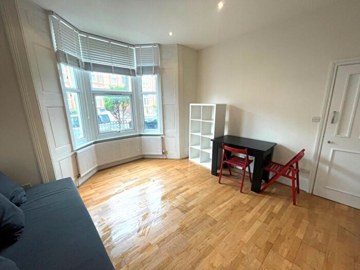 1 Bedroom Flat To Rent In La Rose Lane, Haringey, N15