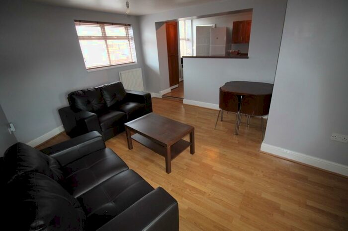 3 Bedroom End Of Terrace House To Rent In Hunters Road, Newcastle Upon Tyne, NE2