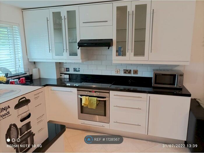 4 Bedroom Semi-Detached House To Rent In Ann Moss Way, London, SE16