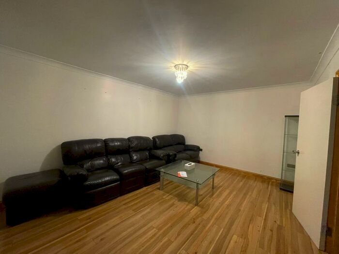 3 Bedroom Terraced House To Rent In Aberconway Road, SM4