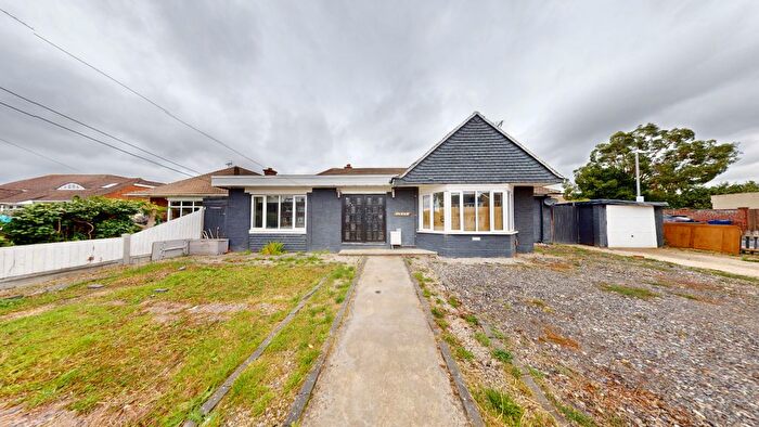 4 Bedroom Bungalow To Rent In , Branksome Avenue, Stanford-Le-Hope, SS17
