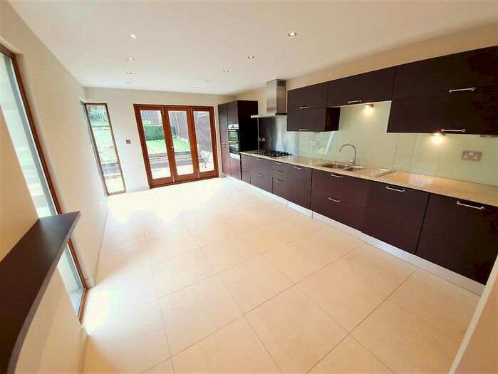 4 Bedroom Semi-Detached House To Rent In Warwick Road, Barnet, EN5