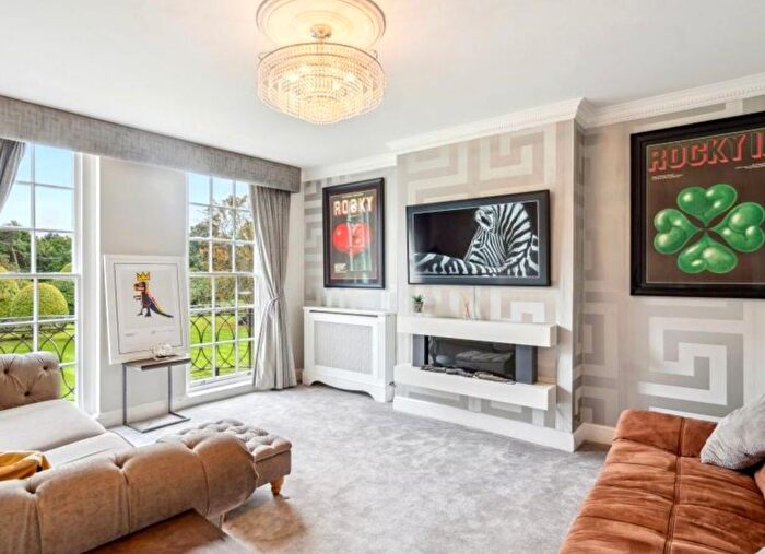 1 Bedroom Flat For Sale In Park Lawn, Farnham Royal, SL2