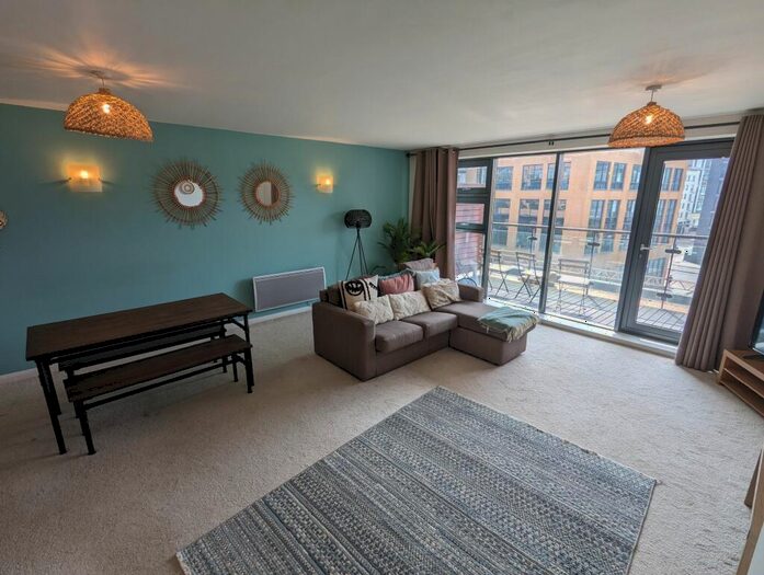 2 Bedroom Apartment To Rent In Deanery Road, BS1