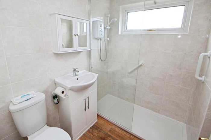 2 Bedroom Bungalow For Sale In Wiltshire Drive, Glossop, Derbyshire, SK13