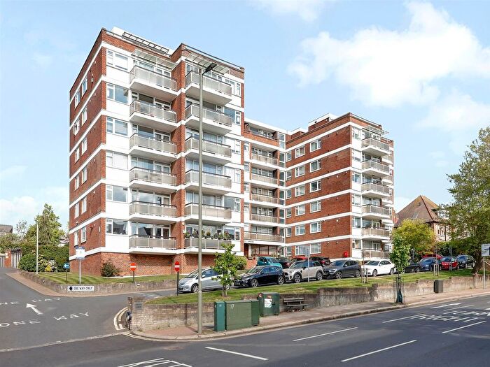 2 Bedroom Flat To Rent In Embassy Lodge, Regents Park Road, N3