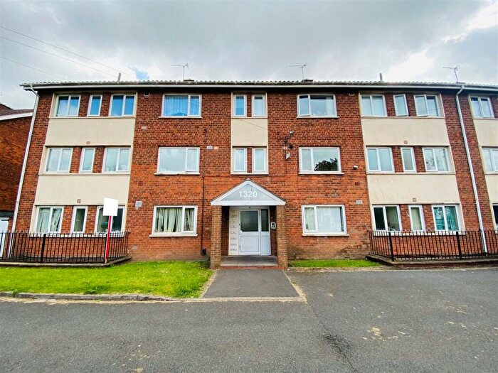 3 Bedroom Flat To Rent In , Flat, Bristol Road South, Northfield, Birmingham, B31