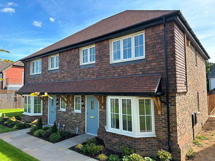 3 Bedroom Semi-Detached House For Sale In Sharnal Street, Rochester, ME3