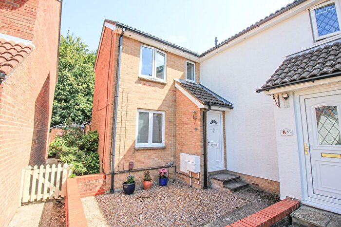 2 Bedroom Terraced House For Sale In Torridge Gardens, West End, SO18