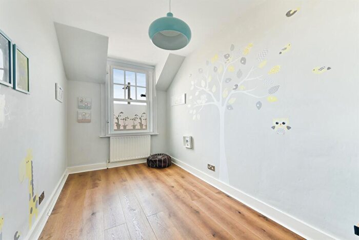 2 Bedroom Apartment To Rent In Upper Richmond Road West, London, SW14