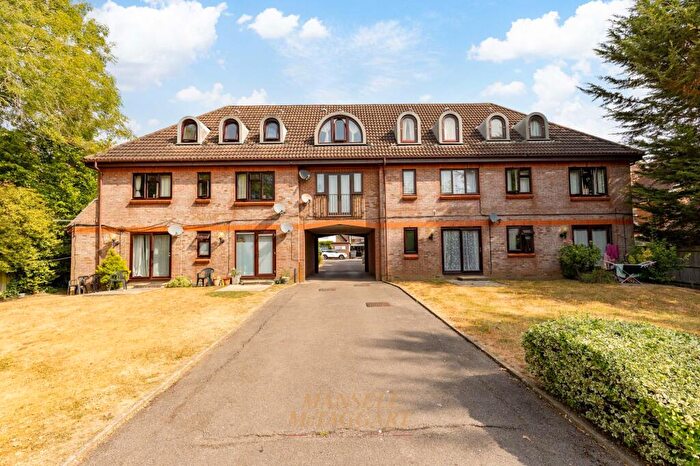 2 Bedroom Flat For Sale In Perryfield Road, Crawley, RH11