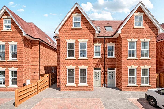 4 Bedroom Semi-Detached House For Sale In Sandford Road, Bromley, BR2