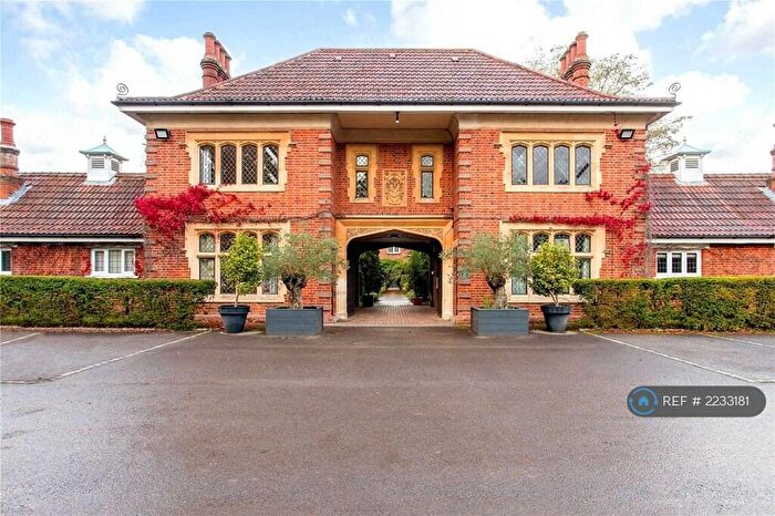 3 Bedroom Flat To Rent In Windsor Forest Court, Ascot, SL5